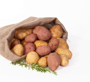 bunte Kartoffeln in Jutebeutel